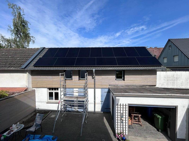 Dach Nachher_mit PV Anlage_Neuwied